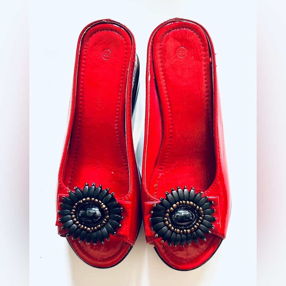 Helen’s Heart Size 8 Red Platform Slip-on Shoe